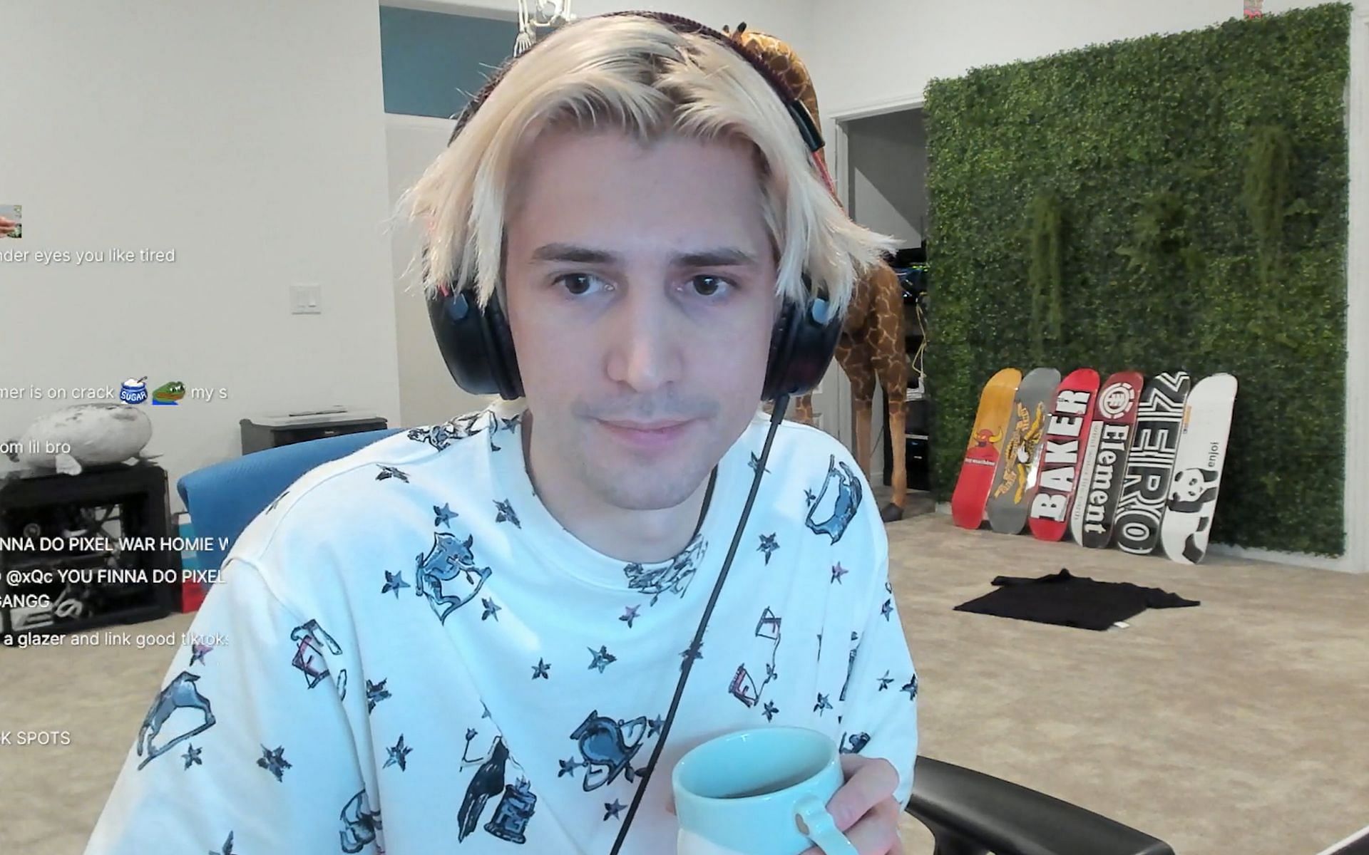 xQc responds to certain fan comments on Reddit (Image via xQc/Twitch)