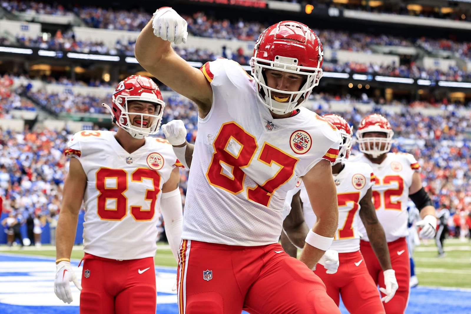 WATCH Travis Kelce throws hands in heated skirmish with Chiefs