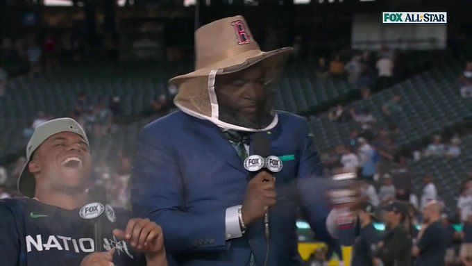 Watch David Ortiz spray champagne at Alex Rodriguez in a Red Sox uniform 