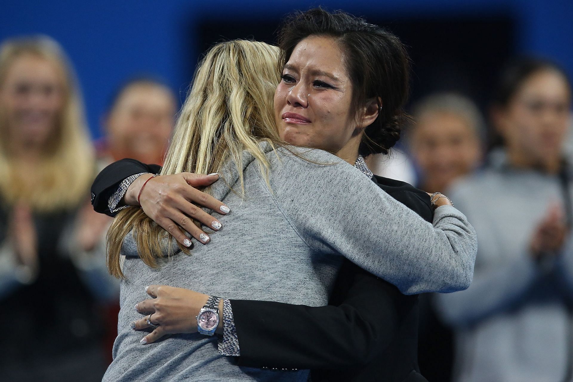 Petra Kvitova hugging Li Na at the latter&#039;s retirement ceremony.
