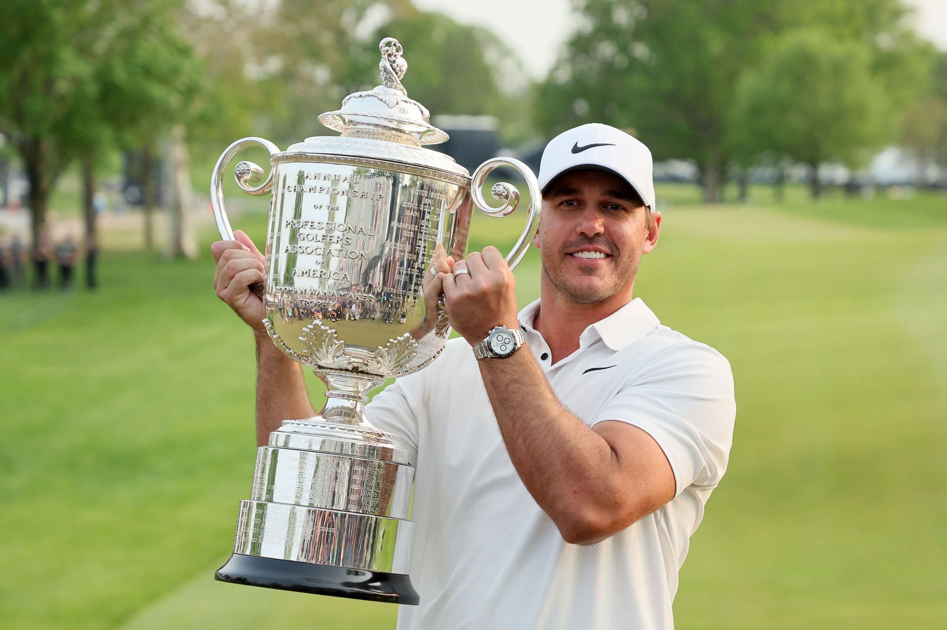 Brooks Koepka with the Wanamaker Trophy at the 2023 PGA Championship (via Getty Images)