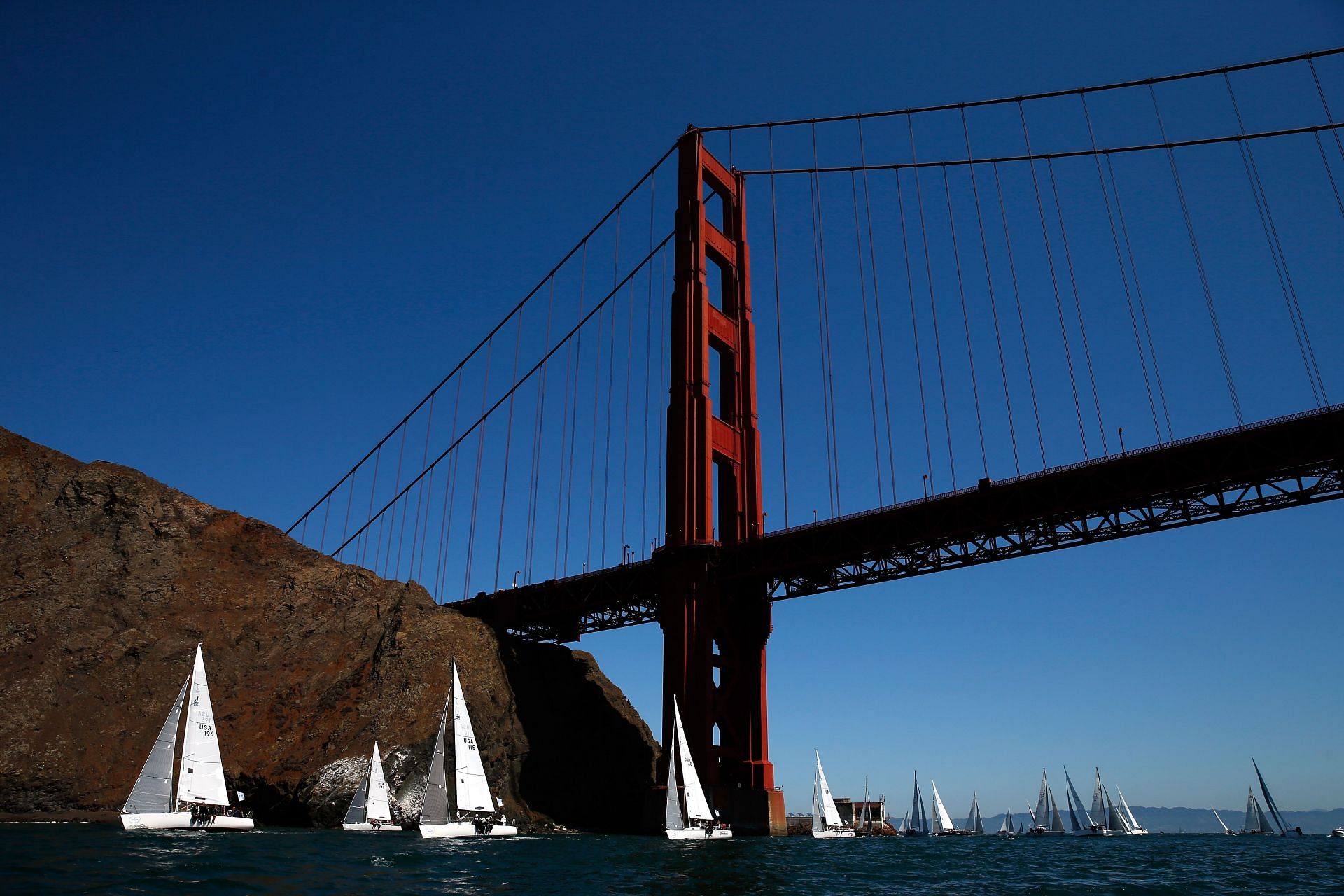 Bay Bridge Series: A's fans get Giants fans to join 'sell the team' protest