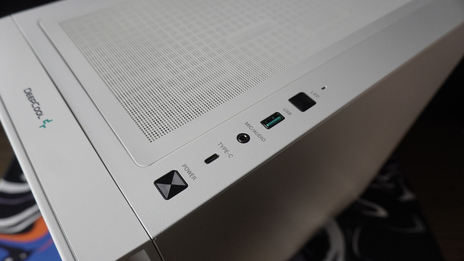 The front panel I/O of the CH560D (Image via Sportskeeda)