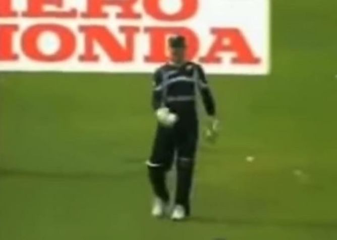[Watch] Throwback to when Brendon McCullum took the Alex Carey route to dismiss Paul Collingwood in 2009 Champions Trophy