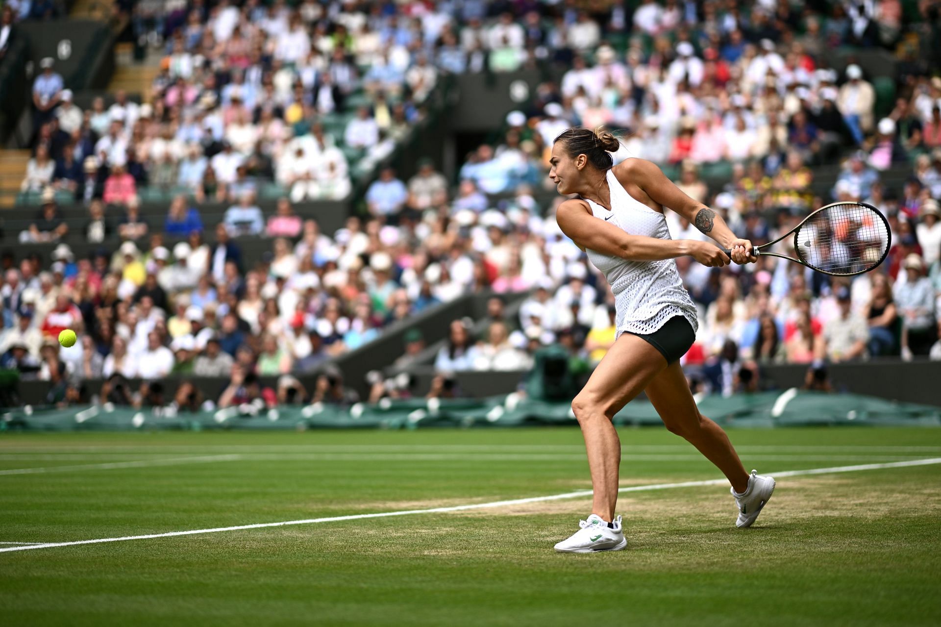 Aryna Sabalenka plays a backhand at Wimbledon 2023