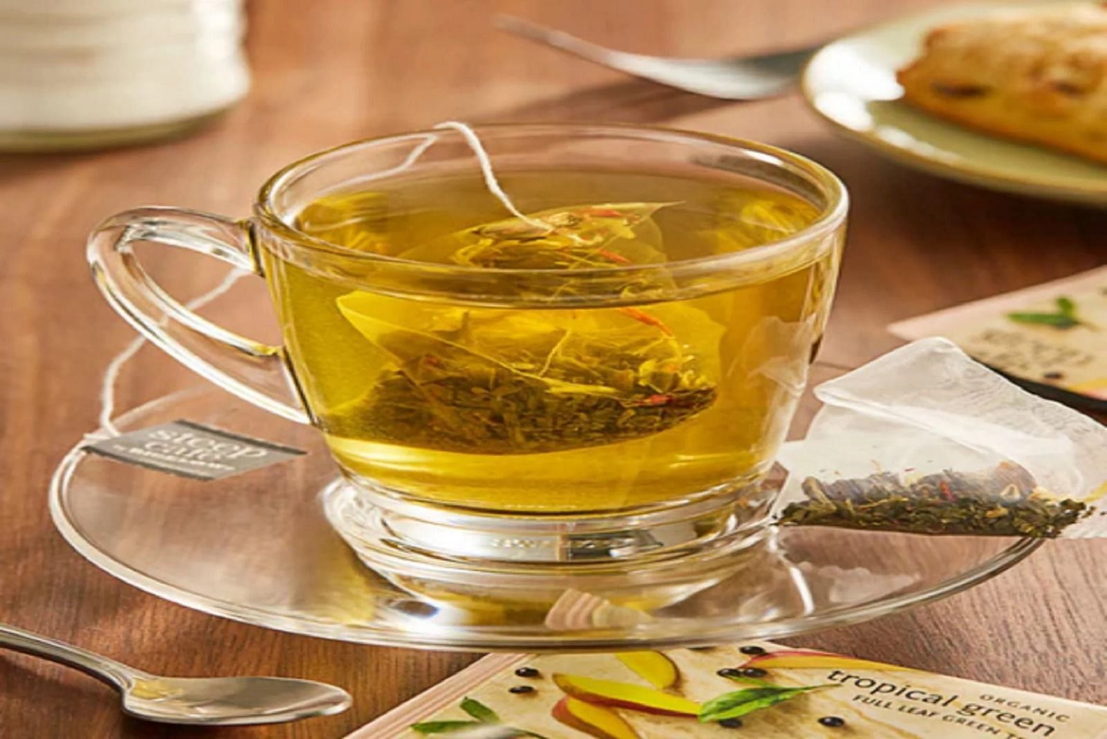 Green tea in best foods for skin repair (Image via Getty Images)