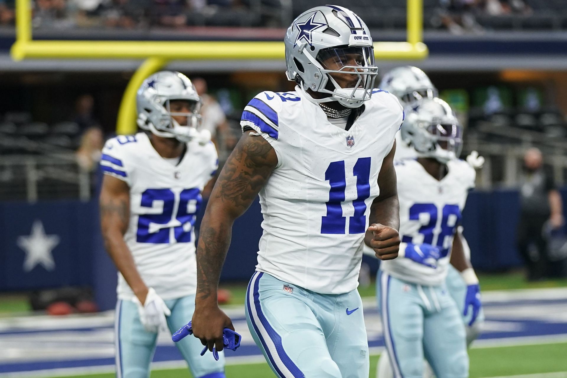 Cowboys' Micah Parsons Doesn't Believe NFL Should Ban Eagles' 'Tush Push' -  Sports Illustrated