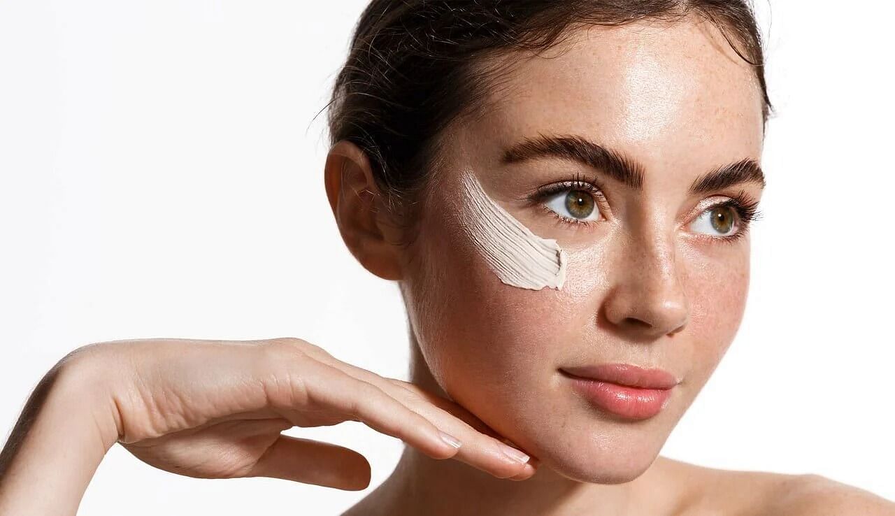 Moisturization for skincare (Image via Getty Images)