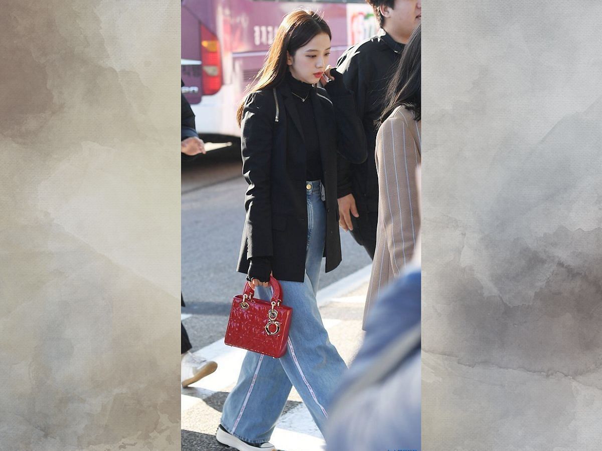 Jisoo in airport look ( image via Getty)