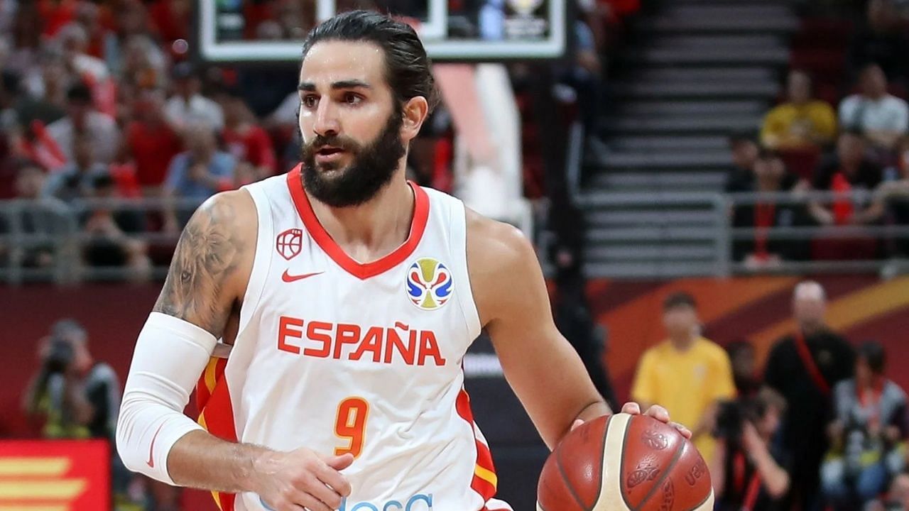 Ricky Rubio playing for Spain in the 2019 FIBA World Cup.