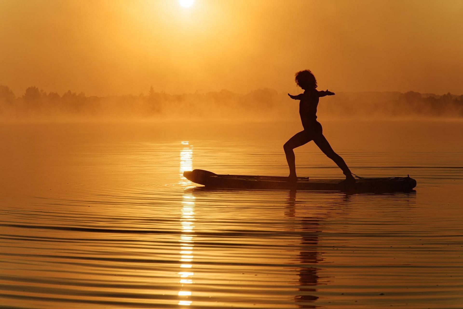 Paddle yoga benefits   (Image credits: Freepik). 