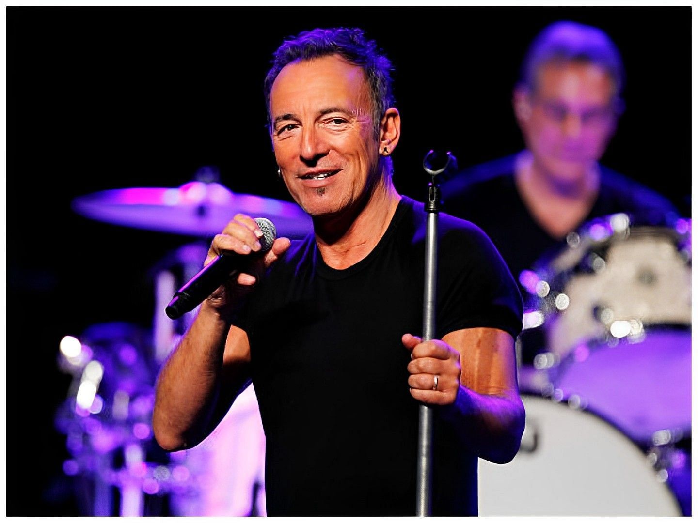 Bruce Springsteen reportedly feel sick during his tour (Image sourced via Getty Images)