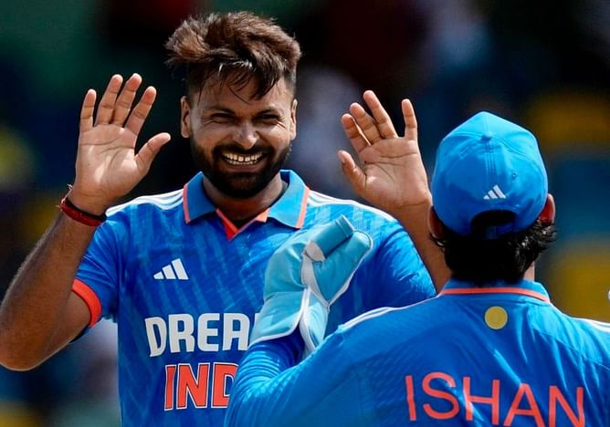 [Watch] Mukesh Kumar dismisses previous match hero Shai Hope cheaply to put India ahead in 3rd ODI