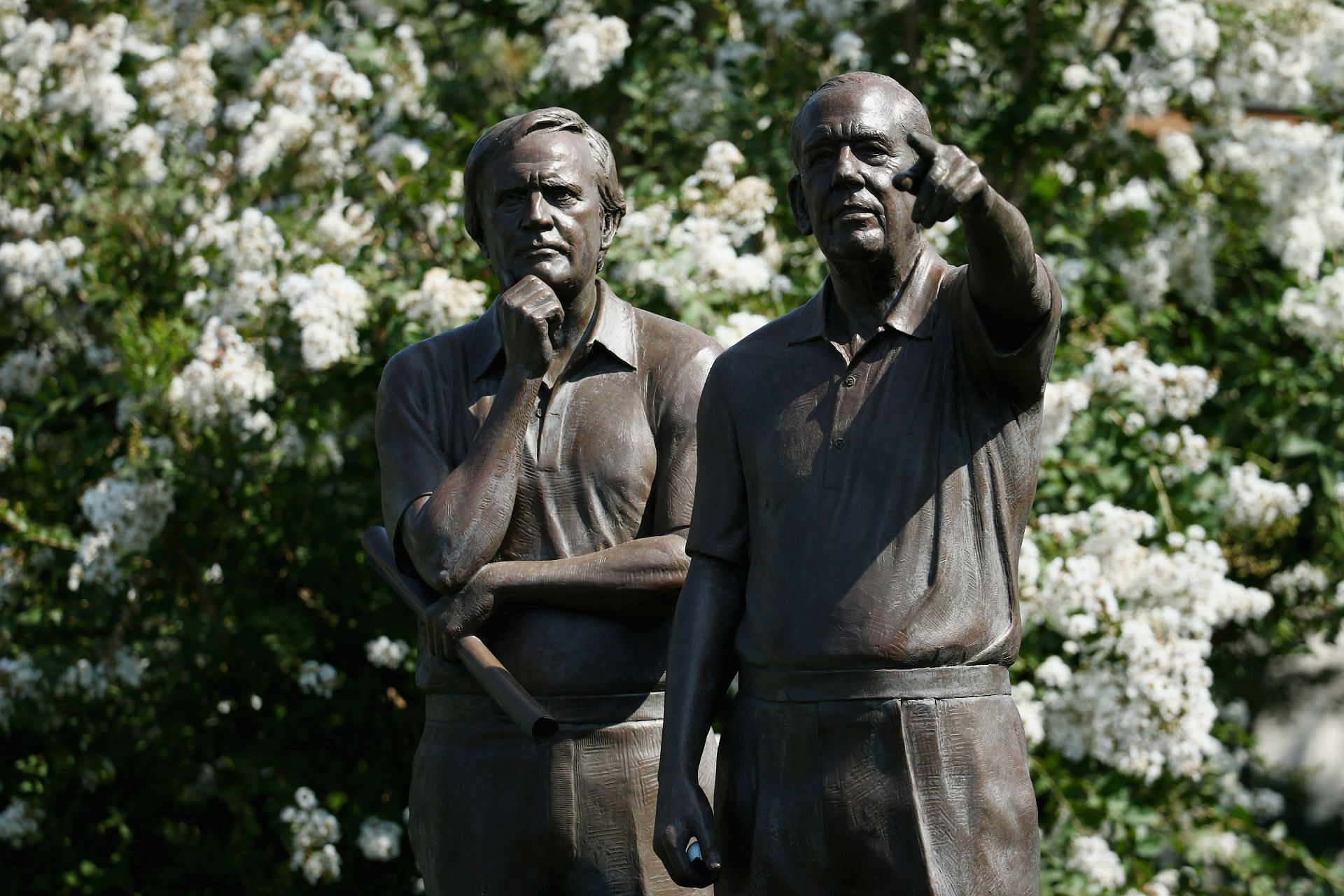 A sculpture of Jack Nicklaus and Dwight Gahm at the Valhalla Golf Club (Image via Getty)