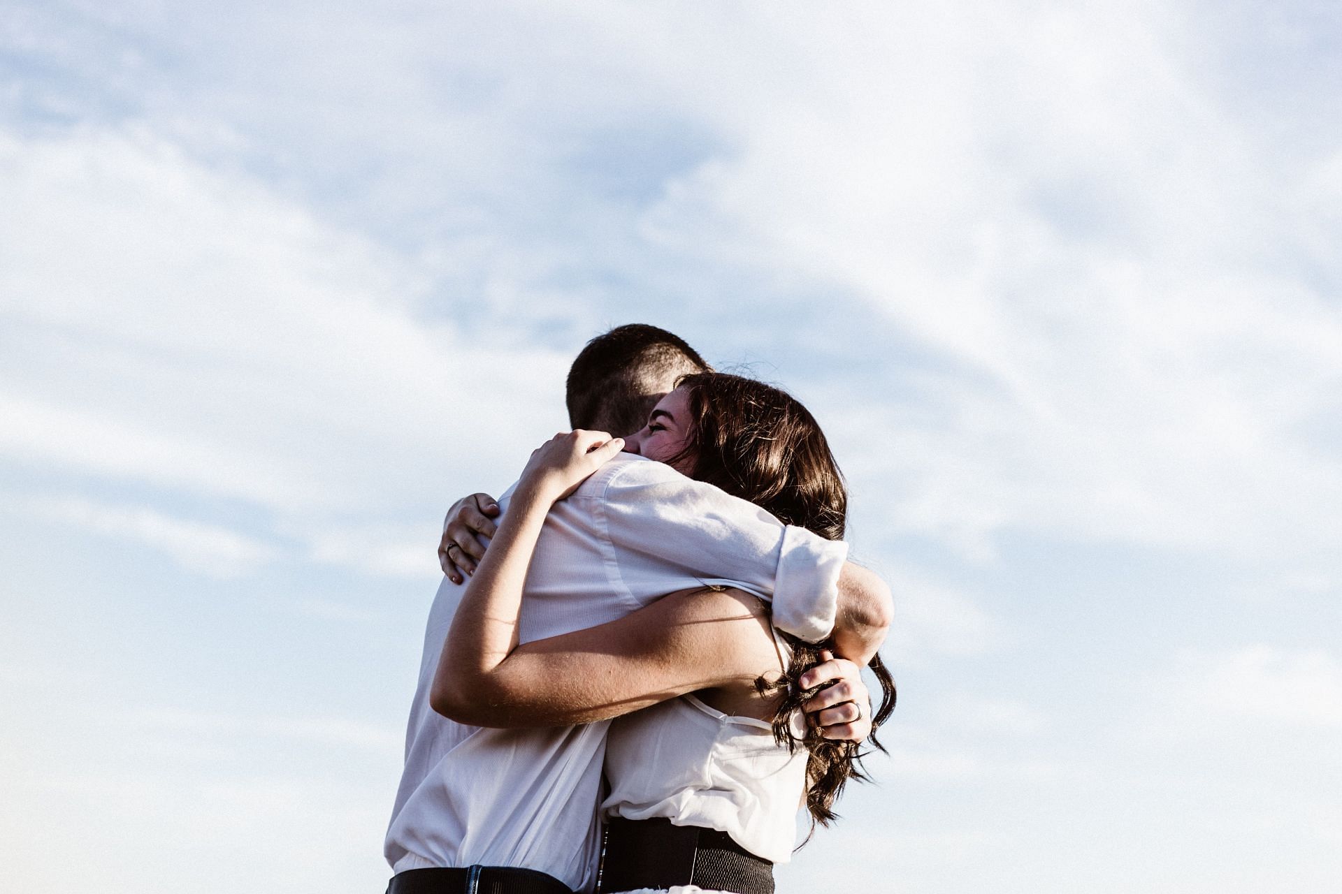 Benefits of Hugging: How does it help? (Image via Unsplash / Priscilla Du Preez)