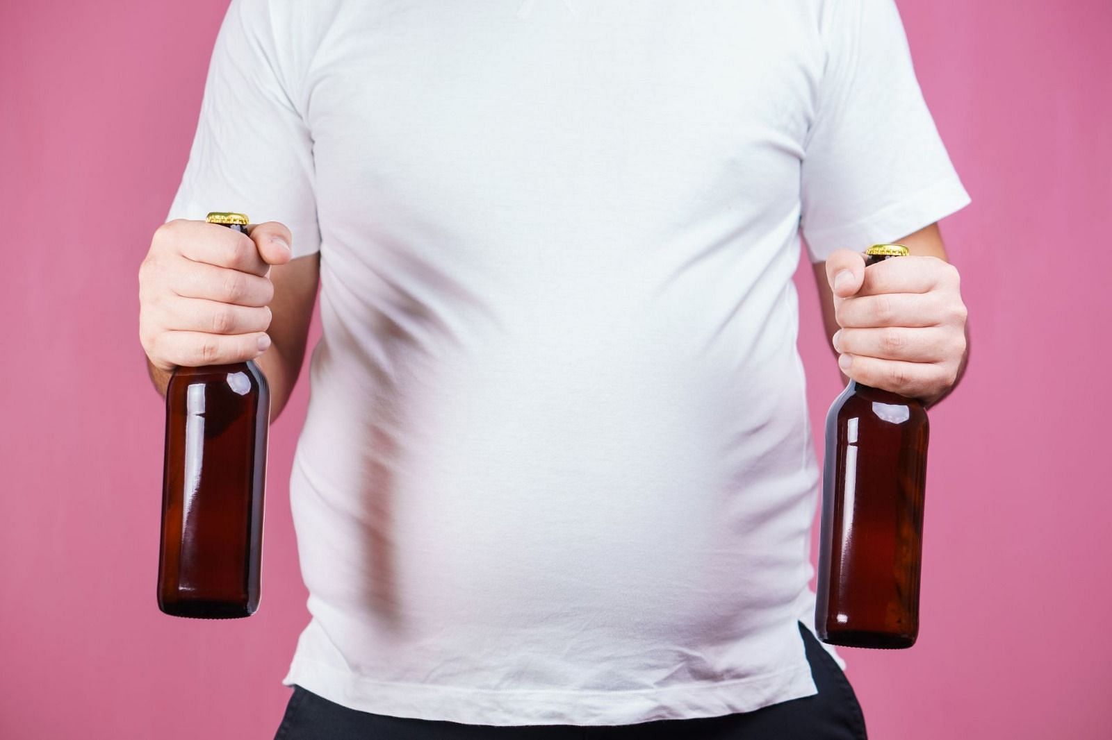 Alcohol weight gain (Image via Getty Images)