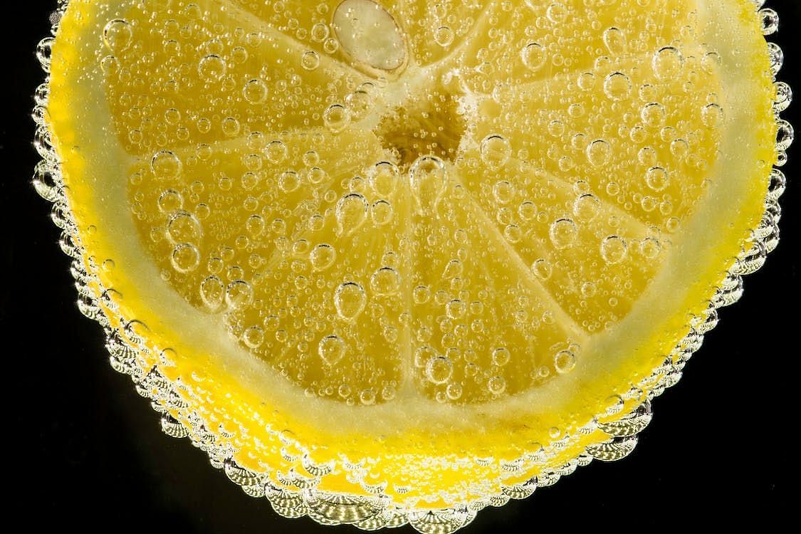 There are a lot of benefits of lime water. (Hinrich Oltmanns/Pexels)