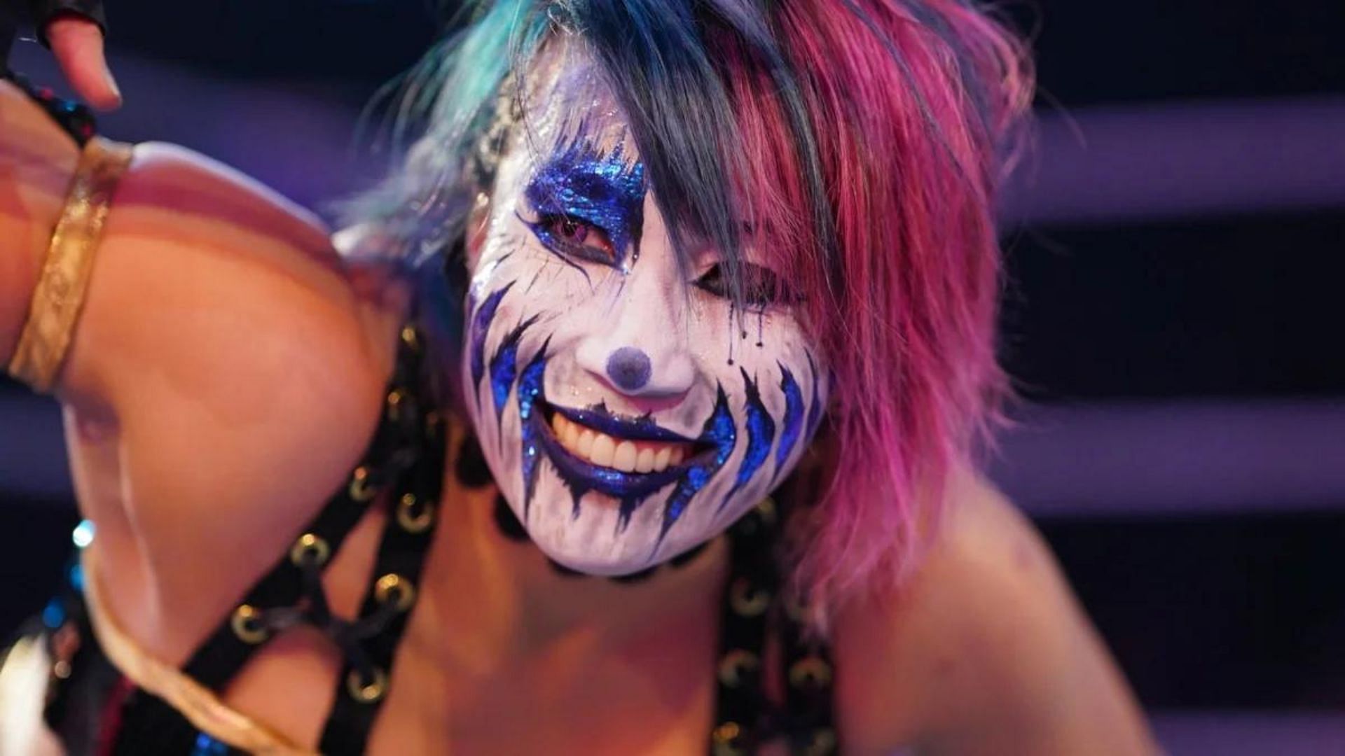 Which AEW star no longer speaks to Asuka?