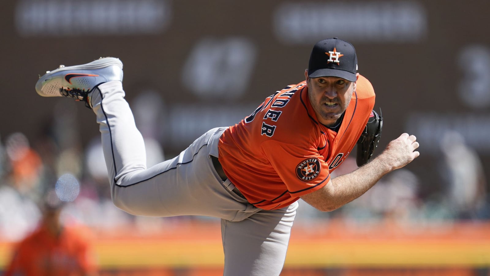 Tigers fans adulate Astros' Justin Verlander on 100th win at Comerica Park