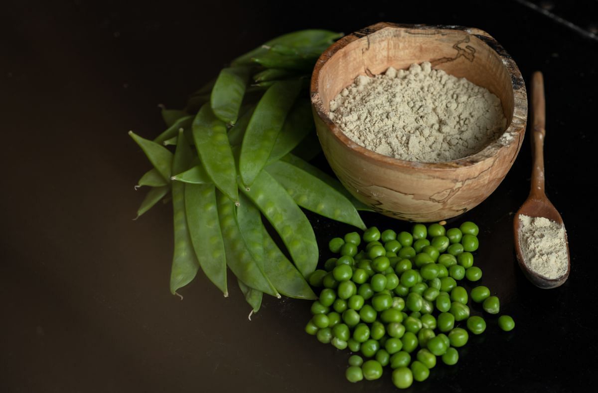 Pea protein powder has become a well-liked and useful dietary supplement that utilizes the nutritious value of yellow peas (istock)