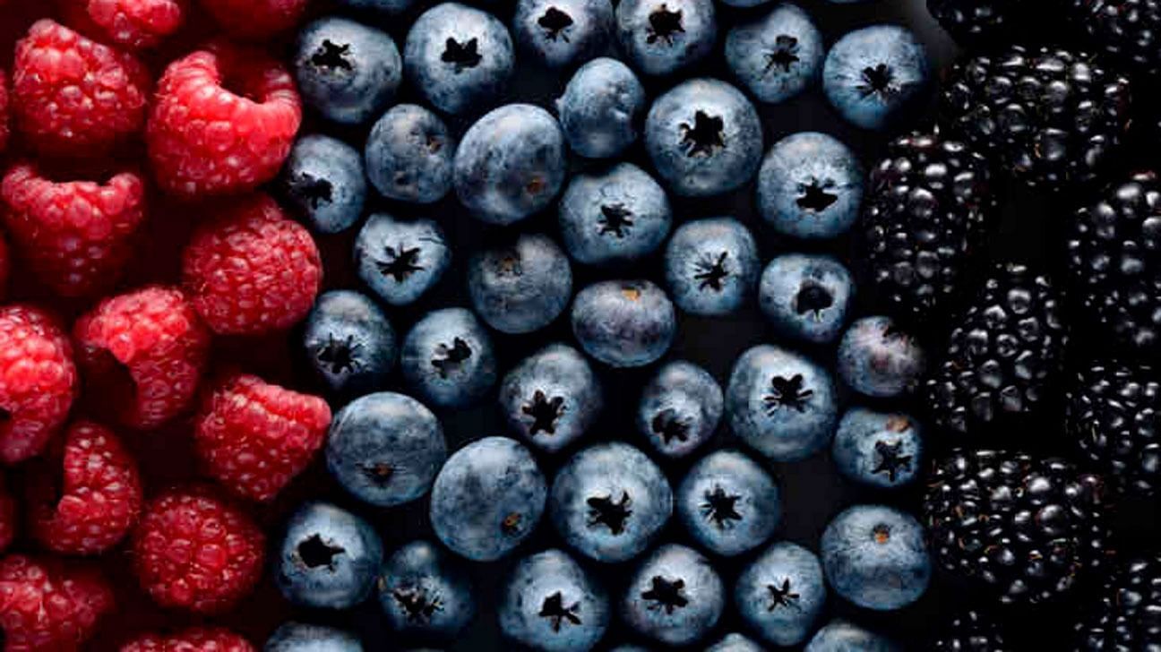 Berries in best foods for skin repair (Image via Getty Images)