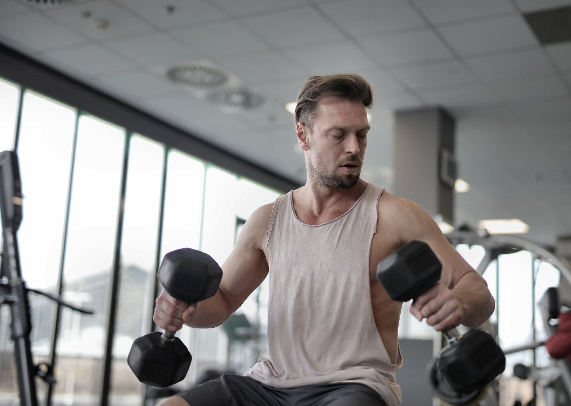 This exercise can also be done using dumbbells. (Photo via Pexels/Andrea Piacquadio)