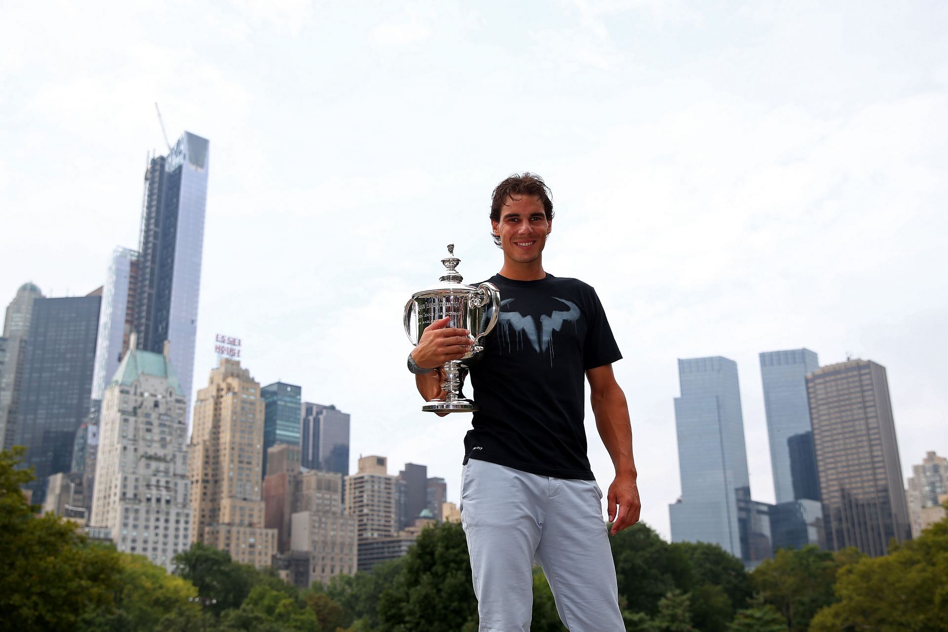 Rafael Nadal with the US Open trophy in 2013