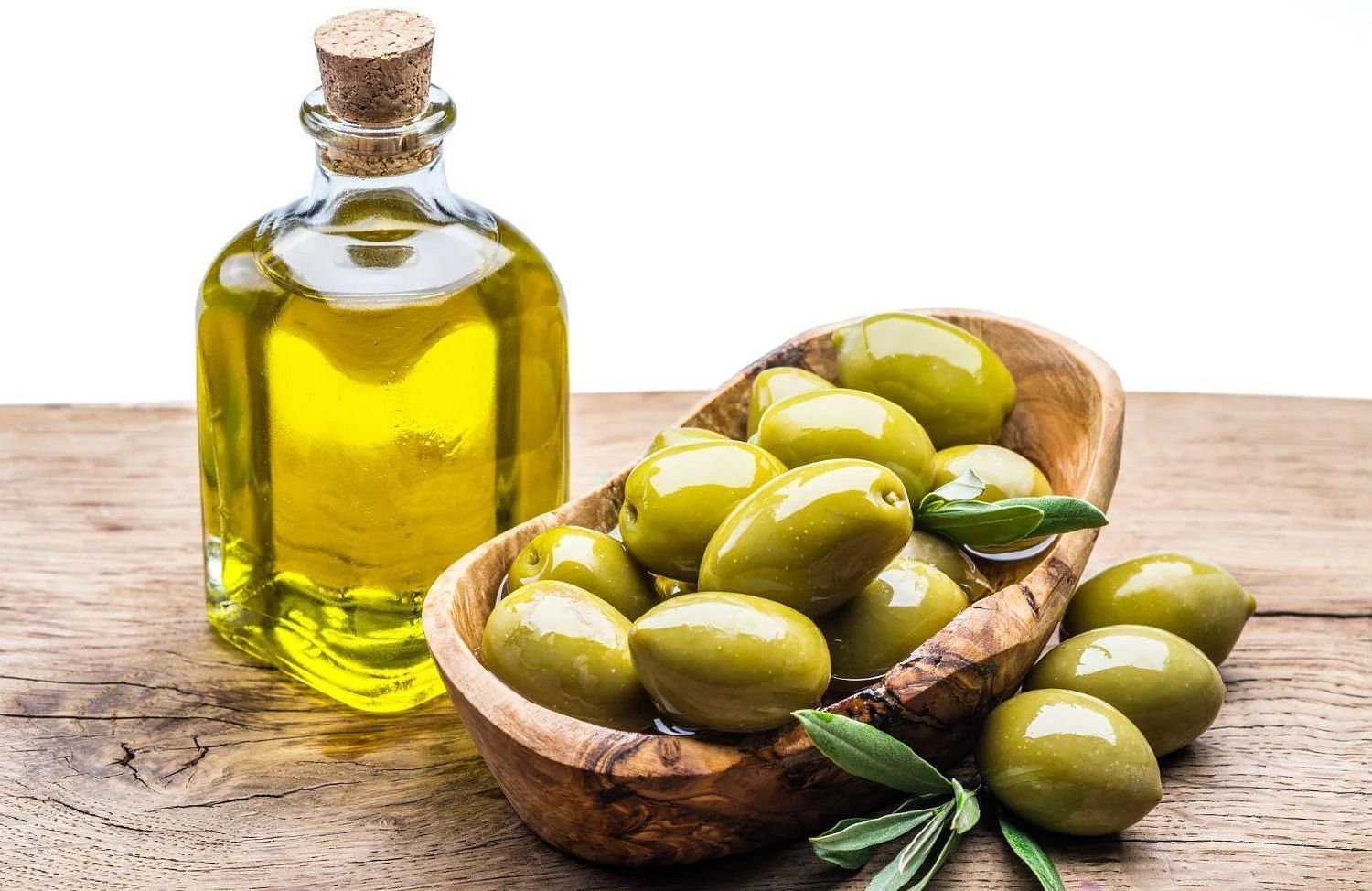 Olive oil in best foods for skin repair (Image via Getty Images)