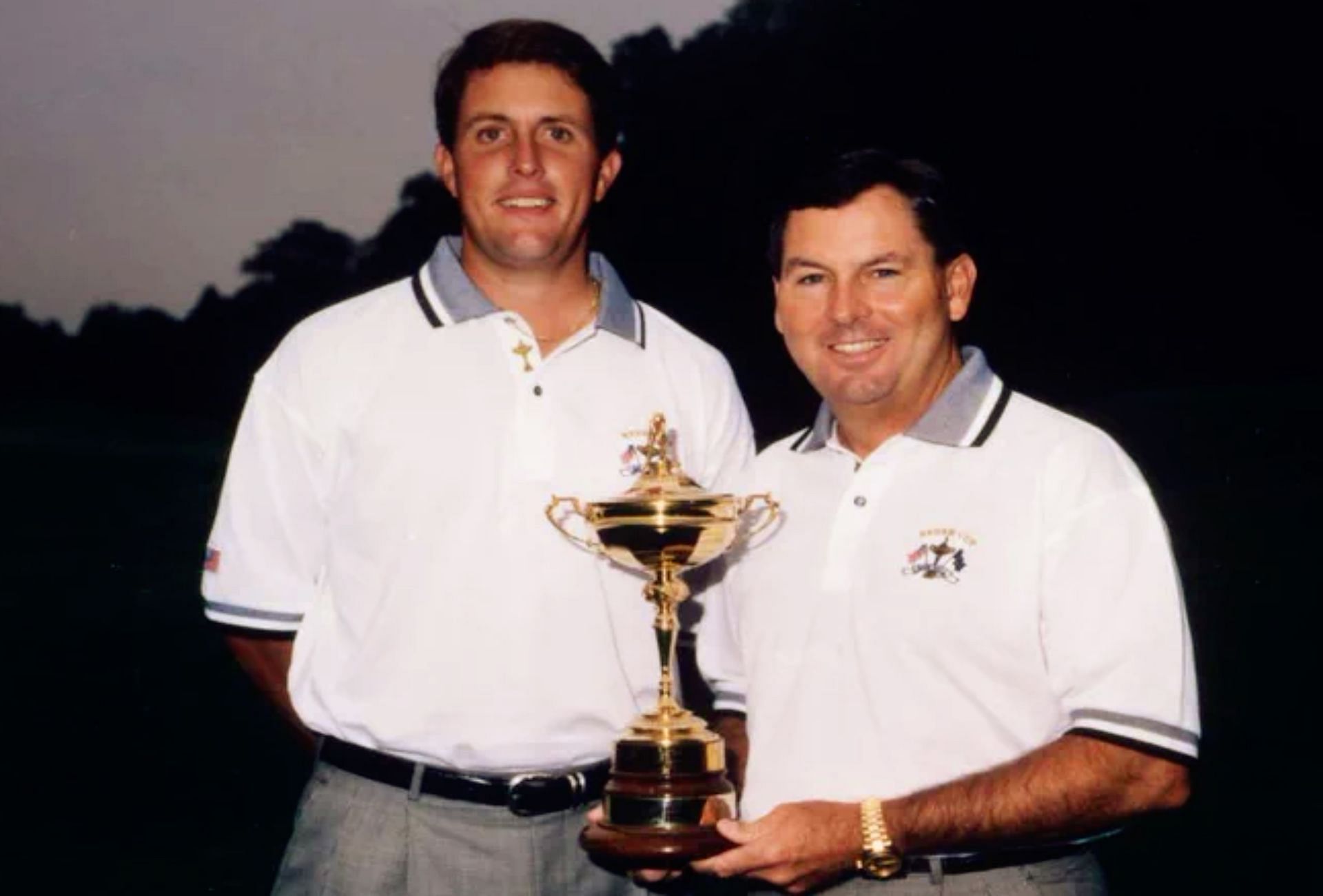 Phil Mickelson and Lanny Wadkins, 1995 Ryder Cup (Image via Twitter @NUCLRGOLF).