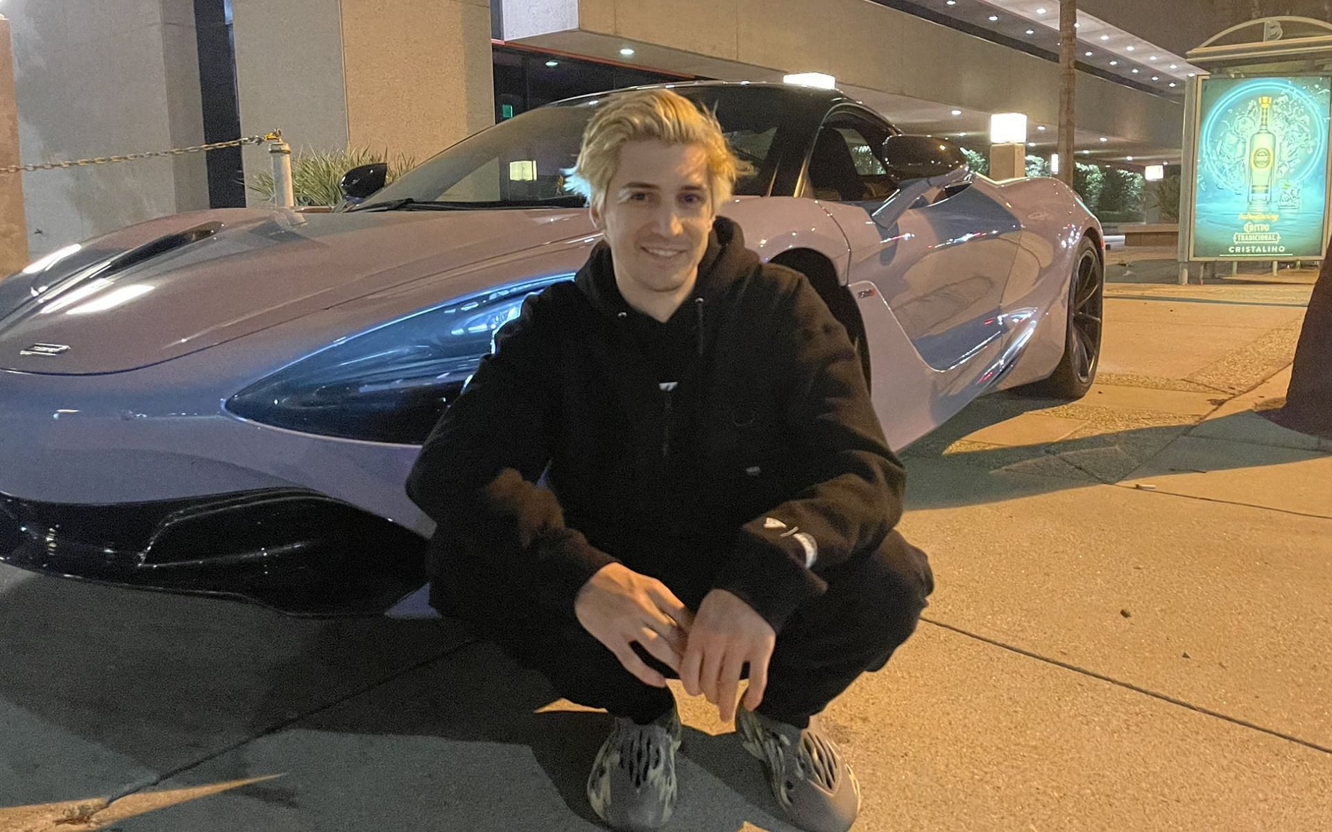 xQc brings up his McLaren while addressing manipulation allegations (Image via xQc/Twitter)