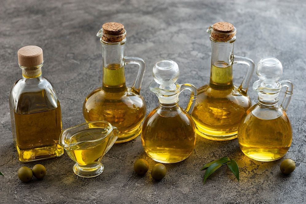 Types of oils (Image via Freepik)