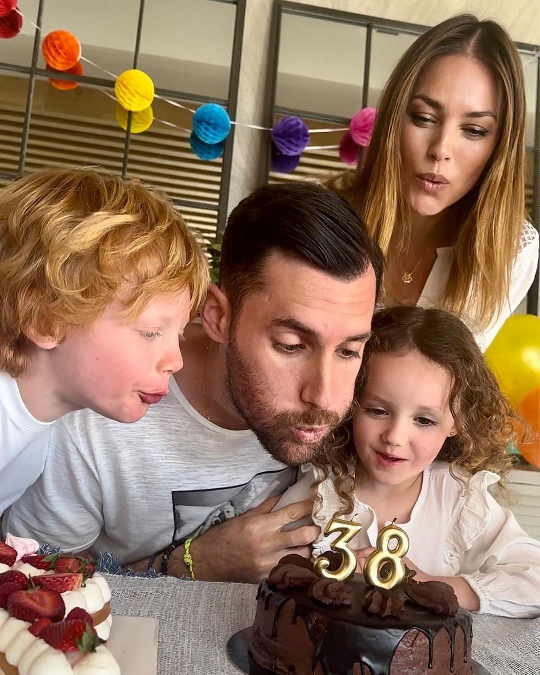 Rudy Fernandez and Helen Lindes with their children