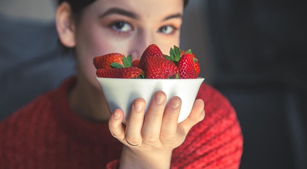 Vitamin-rich berries (Image via Freepik/Pvproductions)