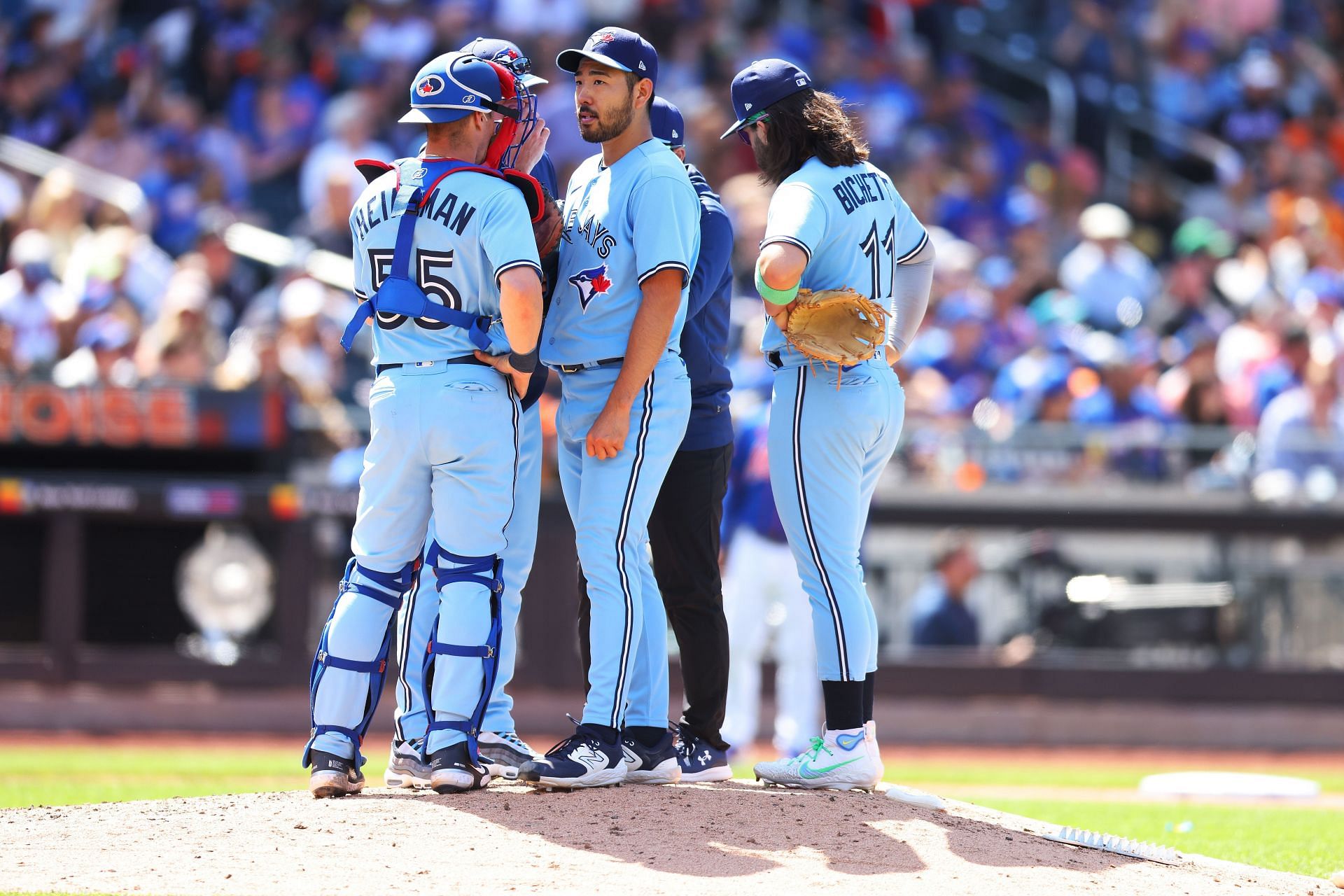 The Toronto Blue Jays have placed Bo Bichette on the IL with right patellar  tendonitis, the team announced.