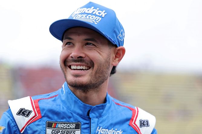 NASCAR superstar Kyle Larson grabs pole position in NOS Energy Drink Knoxville Nationals qualifying