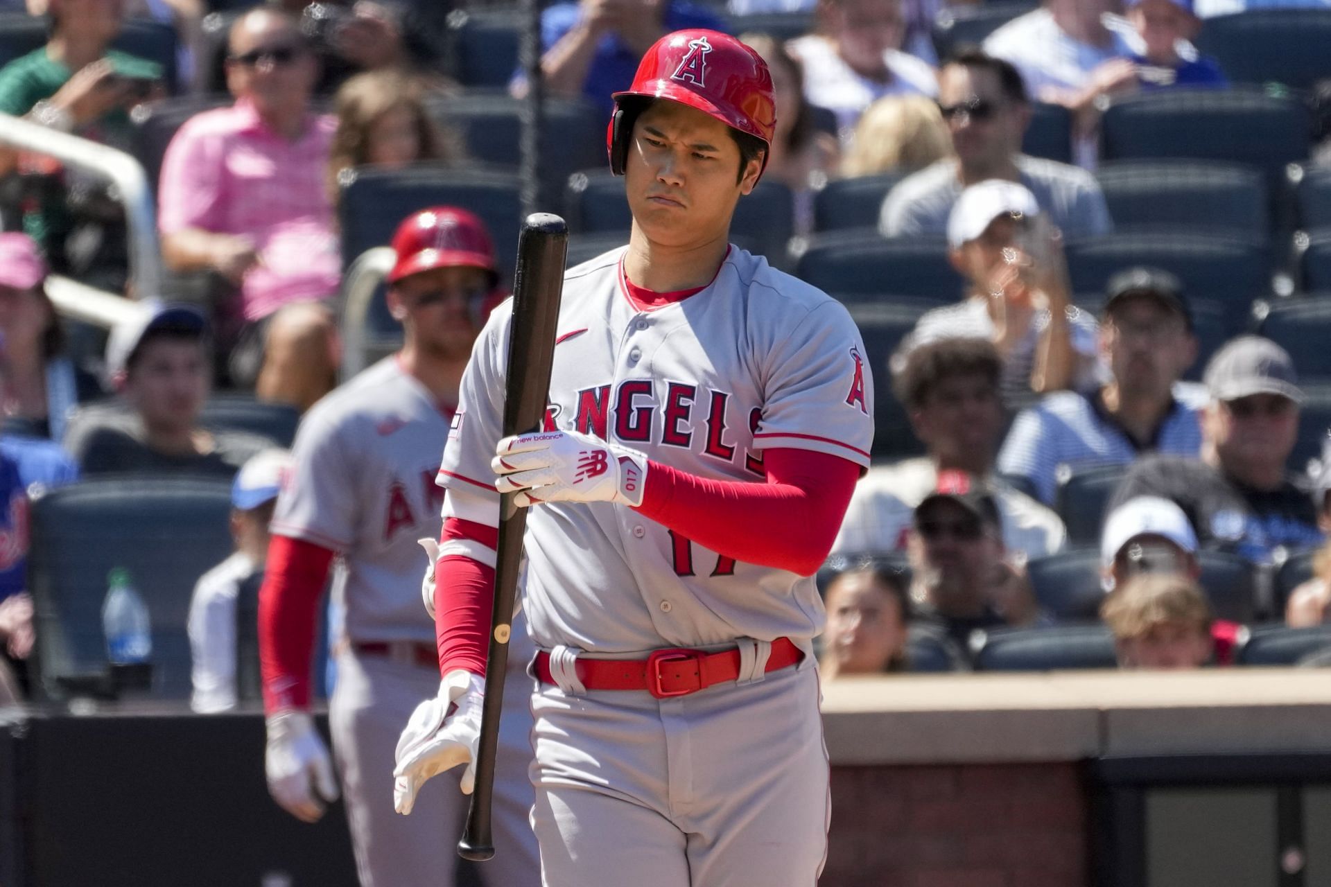 Shohei Ohtani breaks light in Citi Field video board with 107-mph foul ball