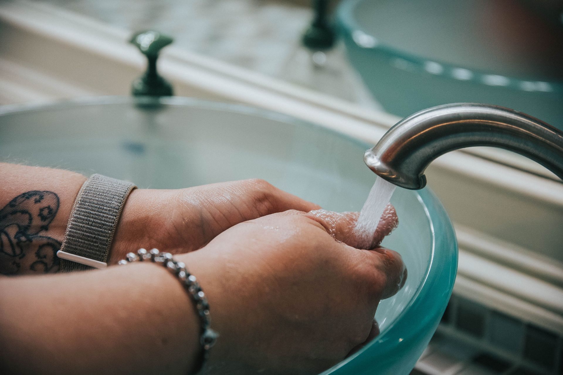 This amoeba can be contacted from water bodies. (Image via Unsplash/ Jason Jarrach)