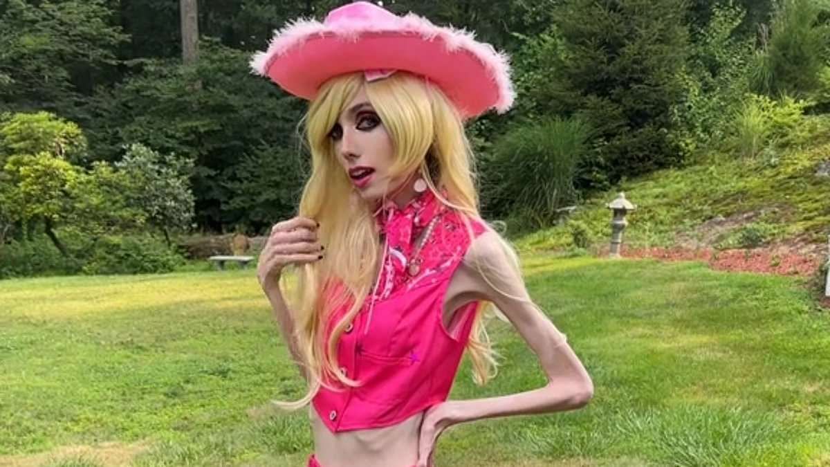 Eugenia Cooney Battling anorexia while in the spotlight