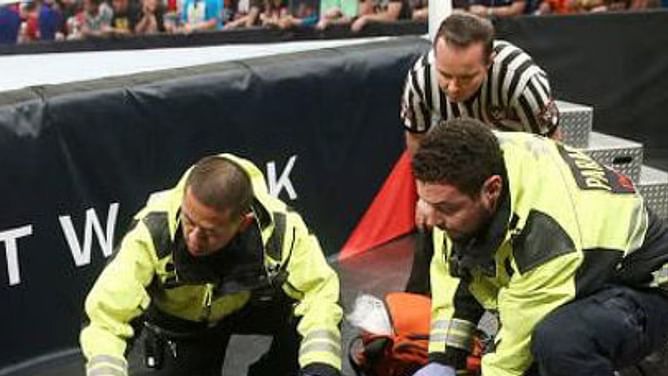 WWE provides worrying injury update during SmackDown
