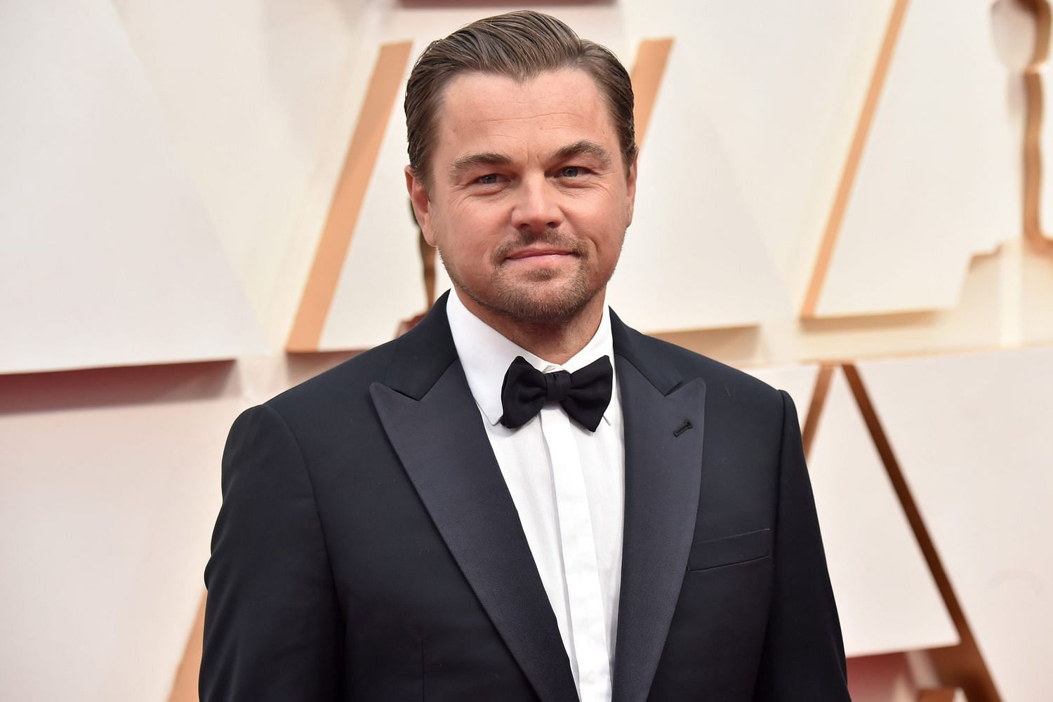 DiCaprio&#039;s battle with symmetry. (Image via Getty)