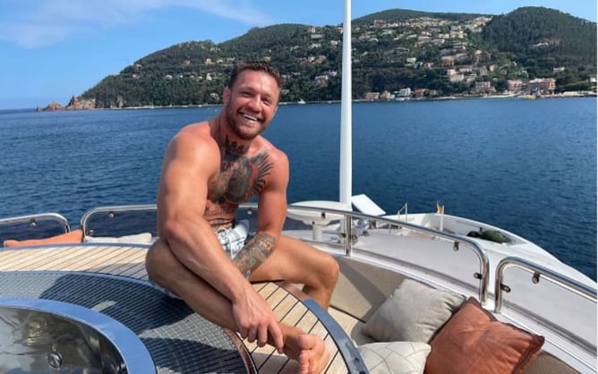 Conor McGregor issues braggadocious one-word reaction as he reminisces on anniversary of fight against Floyd Mayweather