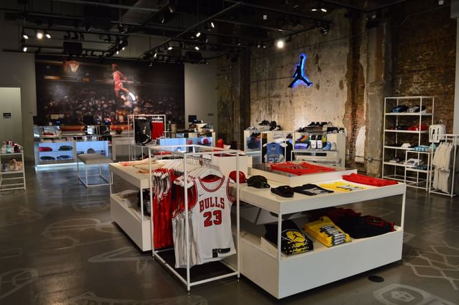 “Told me to go shop for my birthday”: How Michael Jordan once treated his baseball teammate to a shopping spree at Nike