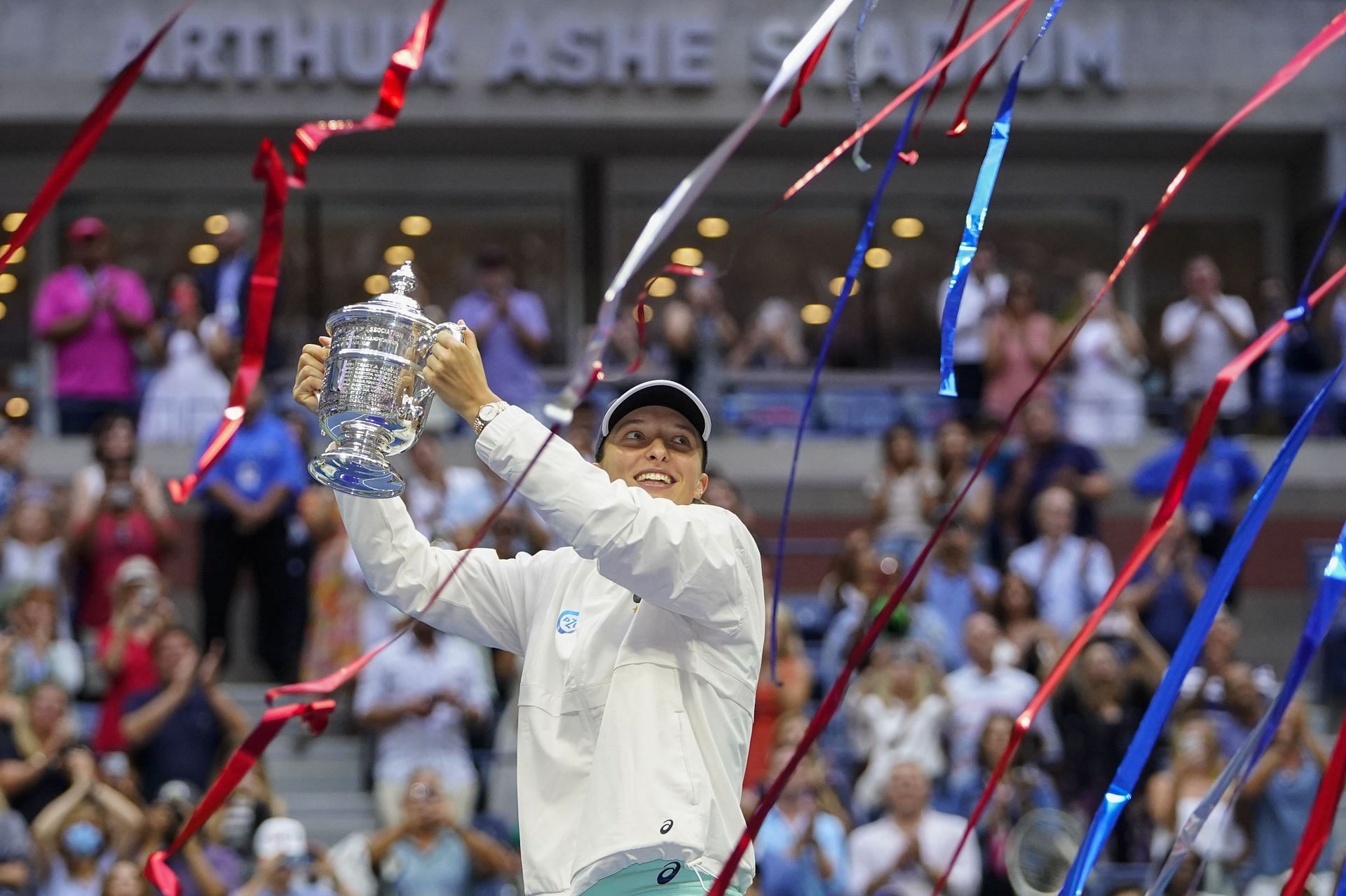 Iga Swiatek after winning the 2022 US Open trophy beating Ons Jabeur in the final
