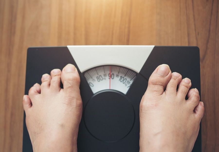 Why does it cause weight gain? (Image via Freepik/jcomp)