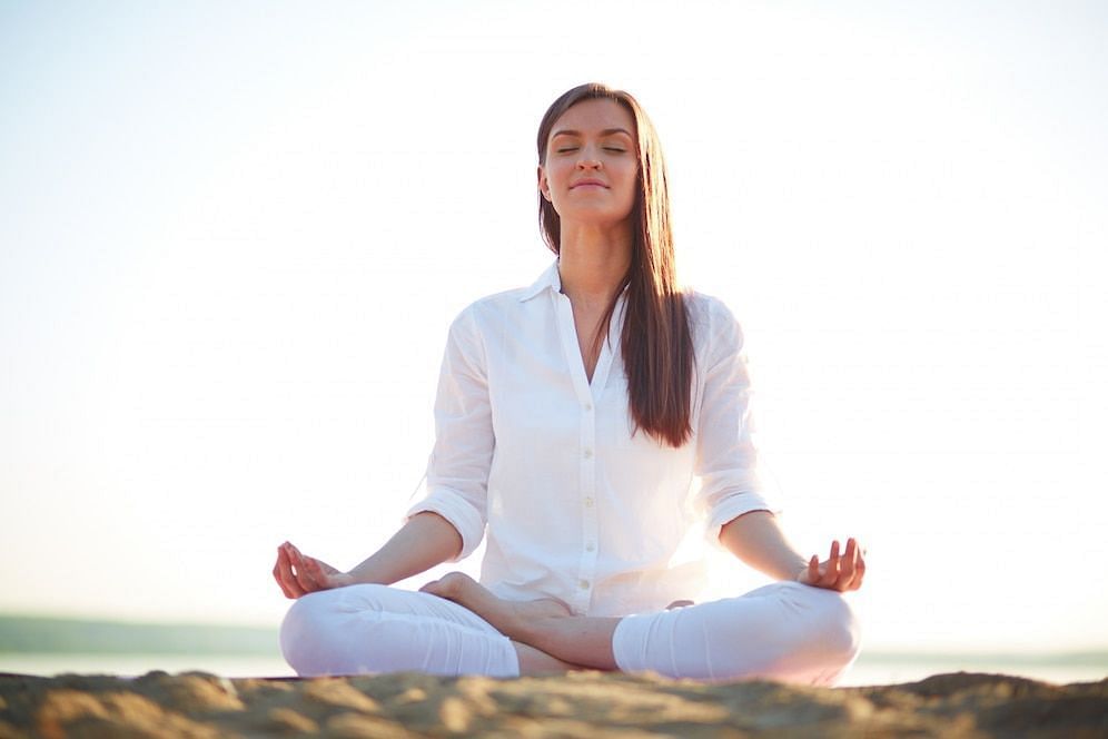 Mindful breathing (Image via freepik/pressfoto)