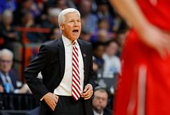 Watch: Stephen Curry's Davidson coach uses a variety of examples to impart life lessons to Curry Camp attendees