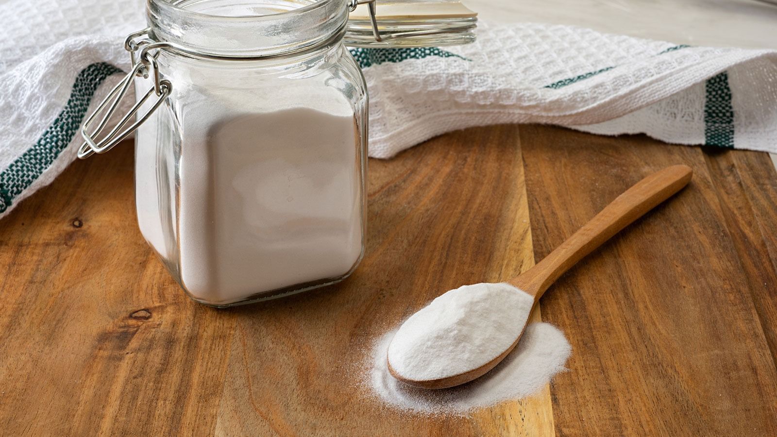 Baking soda (Image via Getty Images)