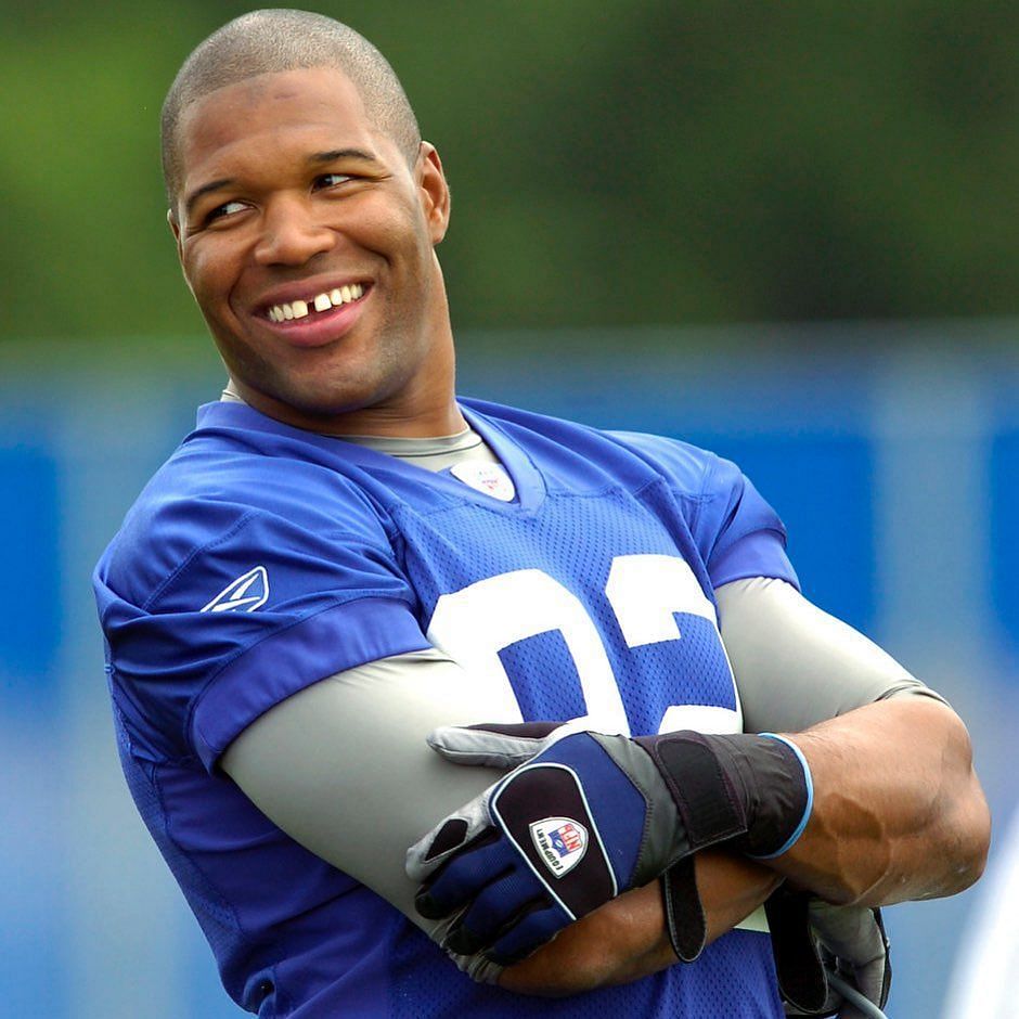 Michael Strahan on the field