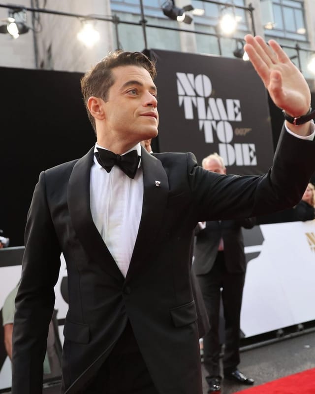 How tall is Rami Malek?