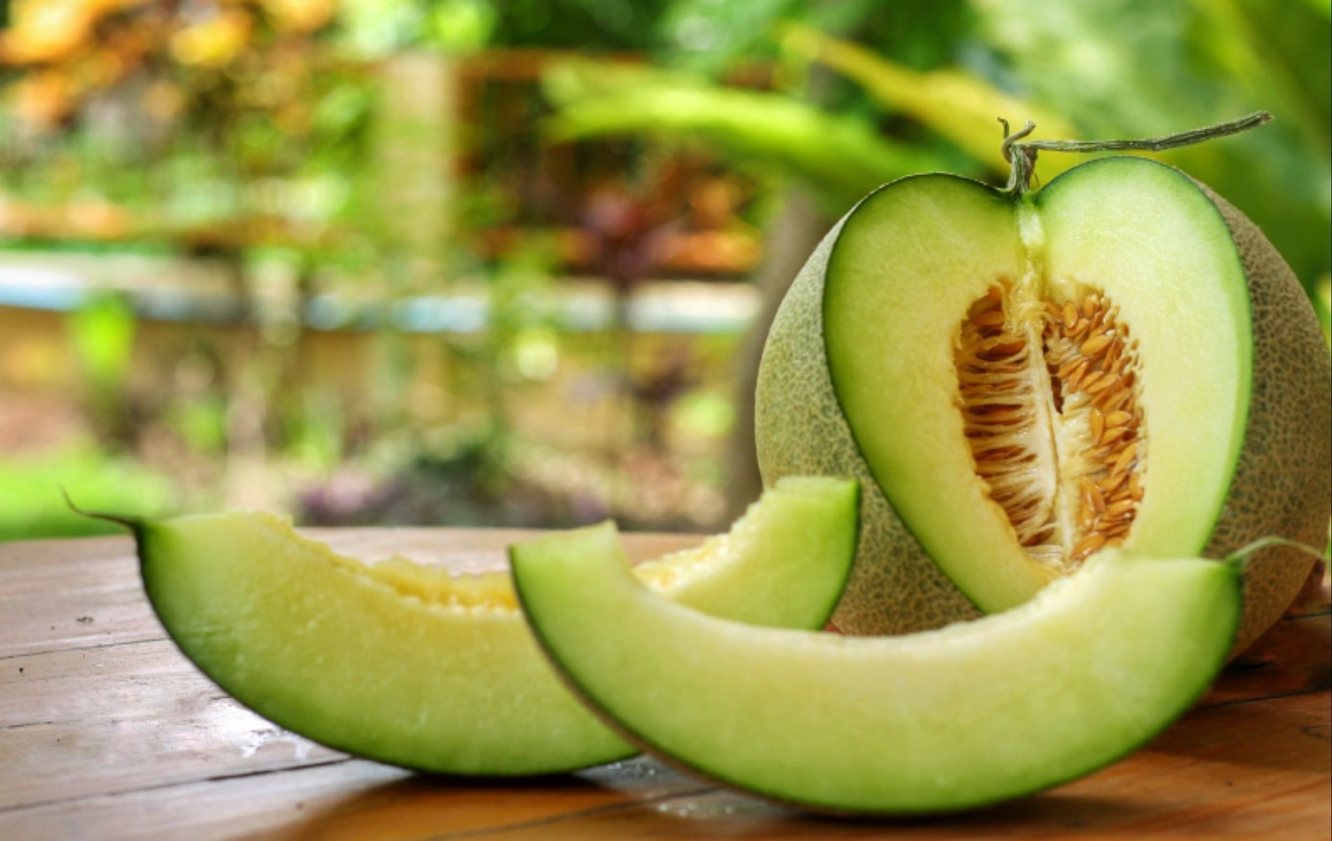 Honeydew melon comes with all the potential of improving skin health (Image via Healthkart)